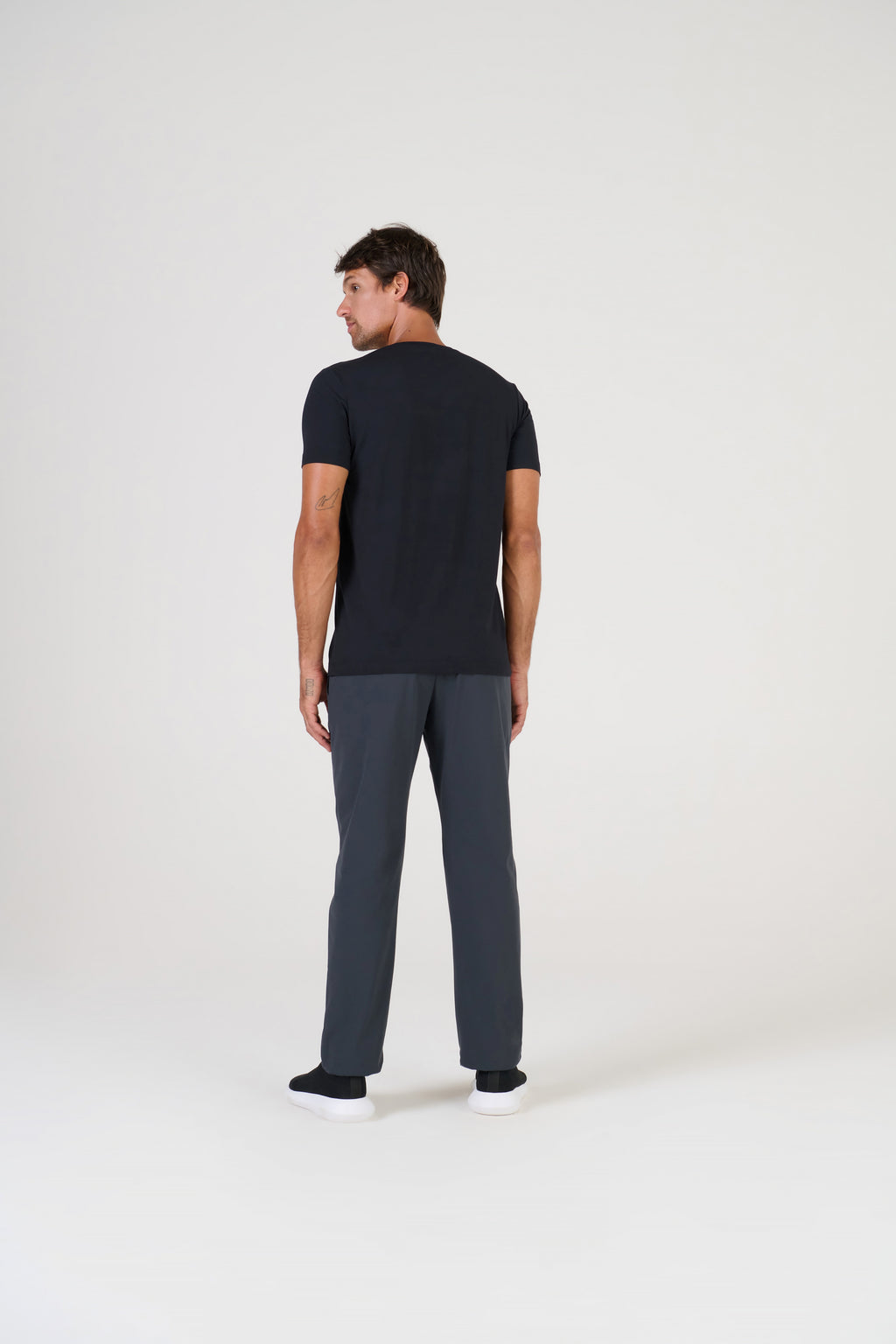 T-SHIRT HI TECH GOLA CARECA M/CURTA  PRETO